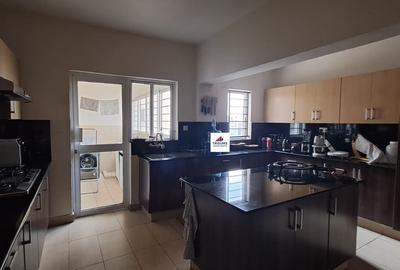 2 Bed Apartment with En Suite in Kilimani - 4