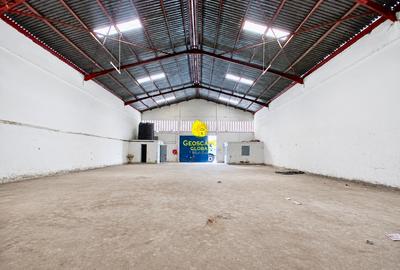 5,000 ft² Warehouse with Fibre Internet in Industrial Area - 3