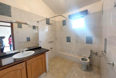 4 Bed Townhouse with En Suite in Kilimani - 4
