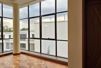 5 Bed Townhouse with En Suite at Lavington Green - 3