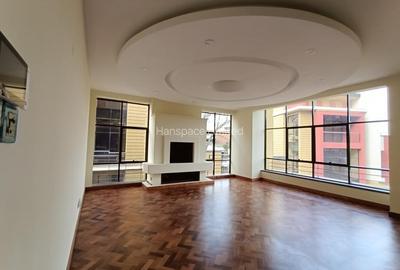 5 Bed Townhouse with En Suite in Lavington - 2