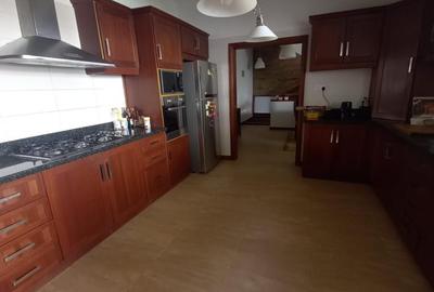 4 Bed Townhouse with En Suite in Spring Valley - 2