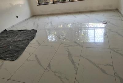 5 Bed Townhouse with En Suite in Lavington - 3