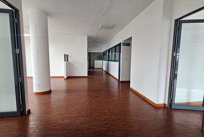 2,734 ft² Office with Service Charge Included at Riverside Drive - 4