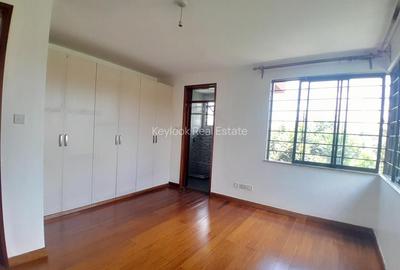 5 Bed Townhouse with En Suite at Lavington - 3