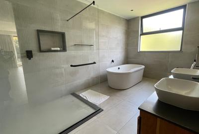 4 Bed Apartment with En Suite in Spring Valley - 4