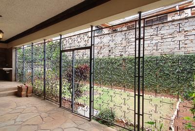 5 Bed House with En Suite at Second Parklands - 3