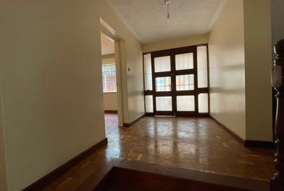 6 Bed Villa with En Suite in Riverside - 4