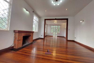 5 Bed Villa with En Suite at Lone Tree - 3