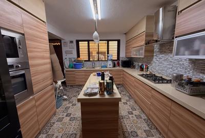 5 Bed Townhouse with En Suite in Lavington - 3