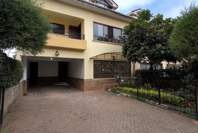 5 Bed Townhouse with En Suite in Lavington - 3