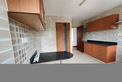3 Bed Apartment with En Suite at Hatheru Road - 2