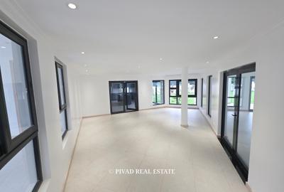 6 Bed House with Garden in Runda - 4