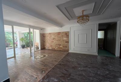 6 Bed House with En Suite at Old Runda - 2