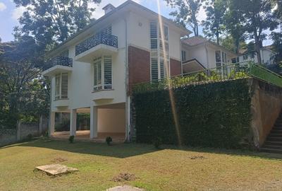 5 Bed Townhouse with En Suite at Lonetree - 2