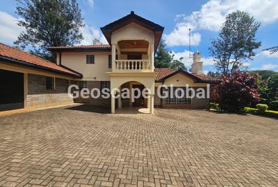 5 Bed House with En Suite in Runda