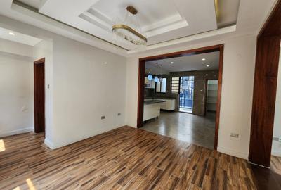 5 Bed Townhouse with En Suite in Lavington - 3