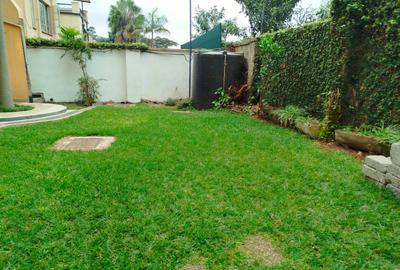 5 Bed House with En Suite in Lavington - 3