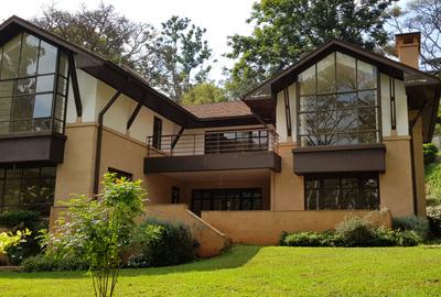4 Bed Villa with En Suite at Rosslyn Lone Tree