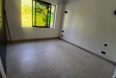 3 Bed House with En Suite in Runda - 2