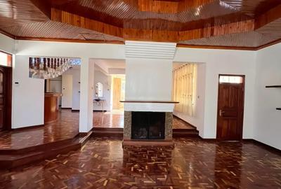 5 Bed Villa with En Suite in Runda - 3
