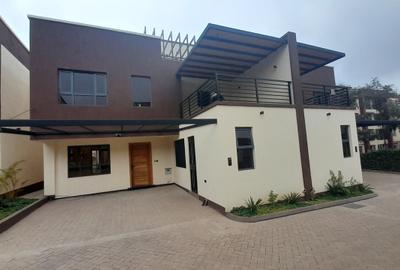4 Bed Townhouse with En Suite at Banana Road - 2