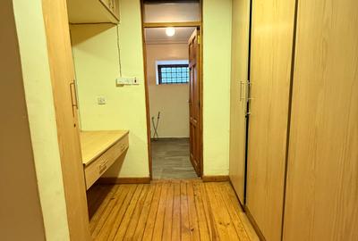 7 Bed House with En Suite in Runda - 4