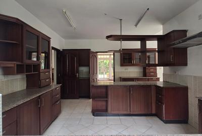 5 Bed Townhouse with En Suite at Lone Tree - 3