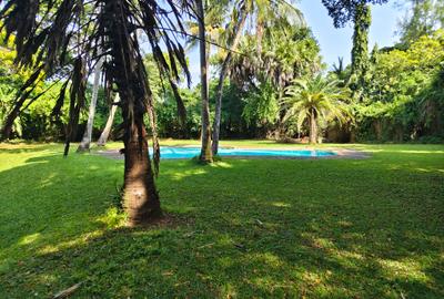 5 Bed House with En Suite at Greenwood Drive - 3