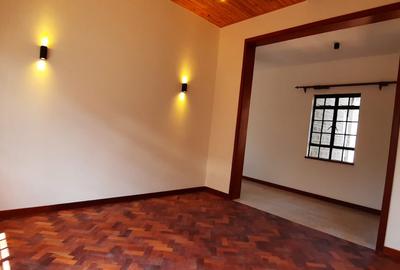 5 Bed Townhouse with En Suite in Lavington - 2
