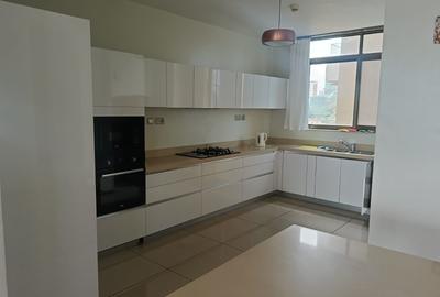 3 Bed Apartment with En Suite at Parklands - 2