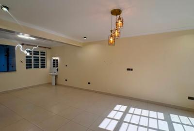 4 Bed Villa with En Suite at Garden Estate - 2