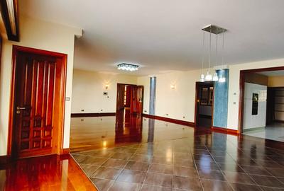 3 Bed Apartment with En Suite at Parklands - 2