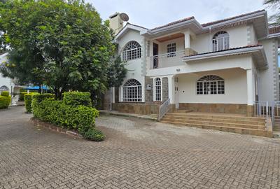5 Bed Townhouse with En Suite at Lavington Off Convent Drive - 4