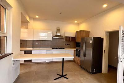 4 Bed Townhouse with En Suite in Lavington - 2