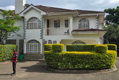 5 Bed Townhouse with En Suite at Off Convent Drive - 3