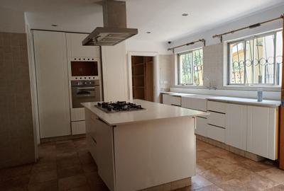 4 Bed Villa with En Suite in Muthaiga - 3