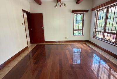 5 Bed Villa with Swimming Pool in Runda - 4