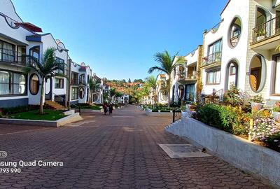 5 Bed Townhouse with En Suite at Gravellia Grove - 2