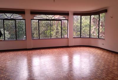6 Bed Villa with En Suite in Nyari - 3