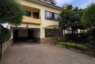 5 Bed Townhouse with En Suite at Gitanga Road