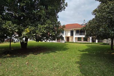 5 Bed House with En Suite in Runda - 2