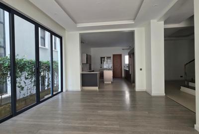 5 Bed Townhouse with En Suite in Lavington - 4