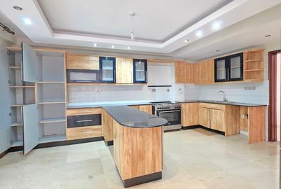 5 Bed Townhouse with En Suite at Lavington Green - 4