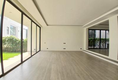 5 Bed Townhouse with En Suite at Lavington Green - 3
