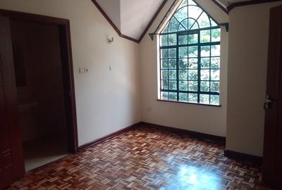 5 Bed Townhouse with En Suite in Lavington - 4