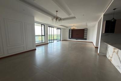 3 Bed Apartment with En Suite in Riverside - 4