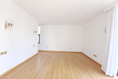 5 Bed Townhouse with En Suite at Lavington Green - 4