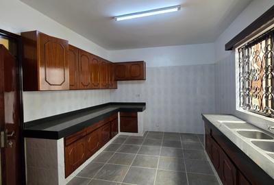 4 Bed Townhouse with En Suite at Kilimani - 4
