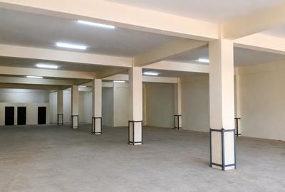 5,600 ft² Shop in Industrial Area - 3
